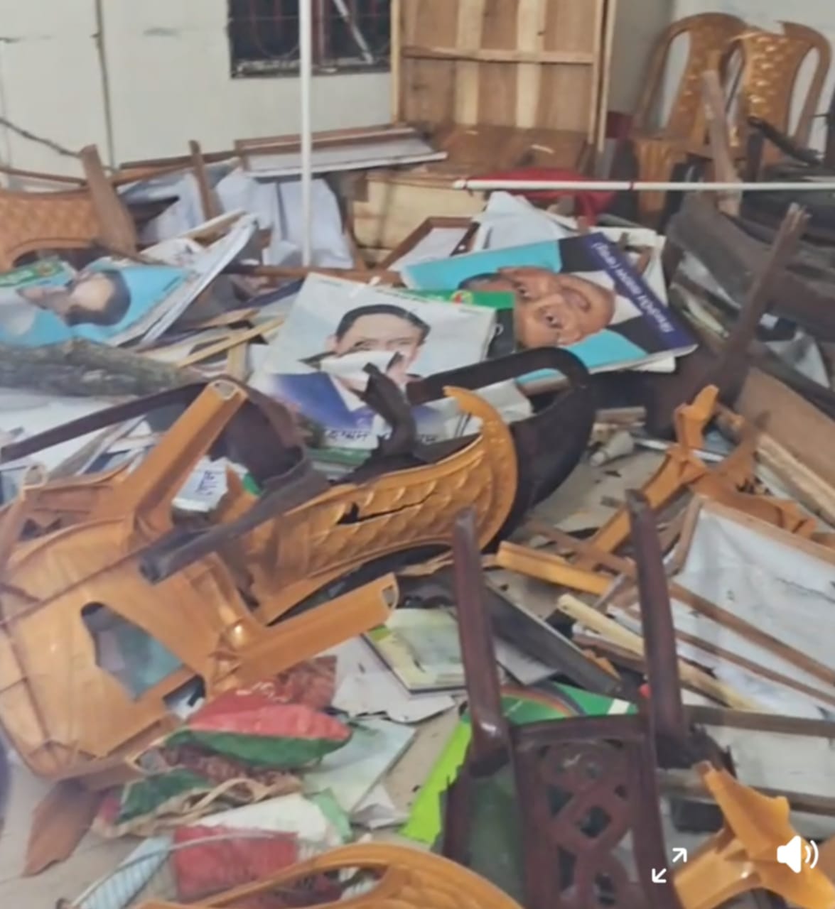 বরিশালে জাতীয় পার্টির অফিসে হামলা চালিয়ে ভাঙচুর