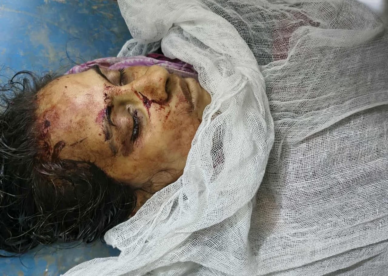 বাকেরগঞ্জে গৃহবধূকে কুপিয়ে হত্যা