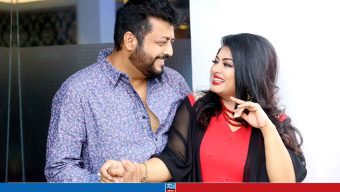 মৌসুমীর ডিভোর্সের কথা বলে ওমর সানীর তোপের মুখে কনটেন্ট ক্রিয়েটর