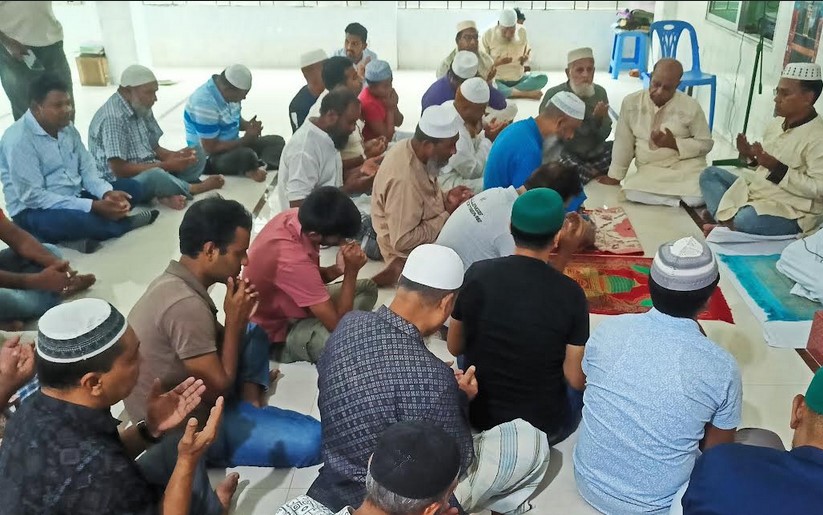 আমার দেশ সম্পাদকের মায়ের মাগফিরাত কামনায় বরিশালে দোয়া-মিলাদ