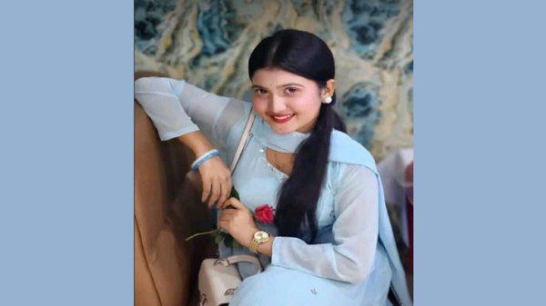 বরিশাল নগরীর একটি আবাসিক হোটেল থেকে পুরুষ সঙ্গীসহ টিকটকার মাহিয়া মাহিকে আটক করেছে কোতয়ালী মডেল থানা পুলিশ