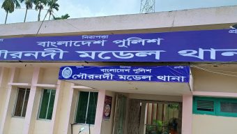 স্পিডবোডে এসে পাহারাদারদের বেঁধে আট দোকানে ডাকাতি