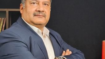 নব্বইয়ের স্বৈরাচারবিরোধী’ আন্দোলনে অগ্রভাগের নেতা হলেন তথ্যমন্ত্রী